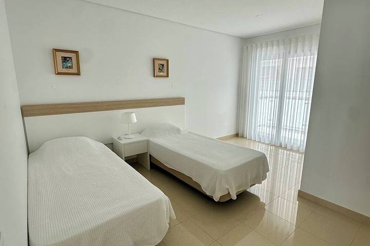 Ganze Wohnung, Wohnung mit 2 Schlafzimmern 100 Meter vom Strand / Neu in Quarteira, Faro Distrikt