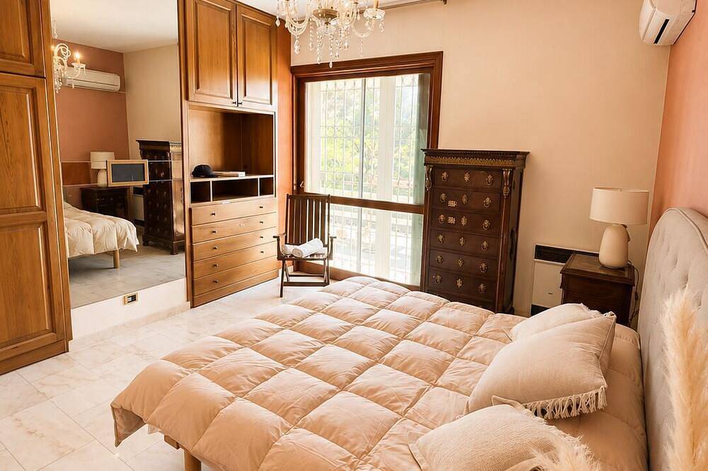 Elegant Spacious Villa in Serene Roman Oasis -- Family-Friendly in Infernetto, Rome