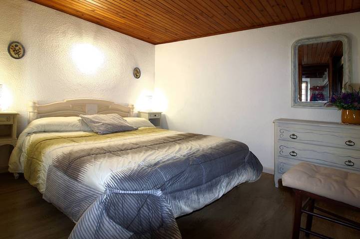 Gîte pour 7 personnes, avec terrasse à Estavar - 2