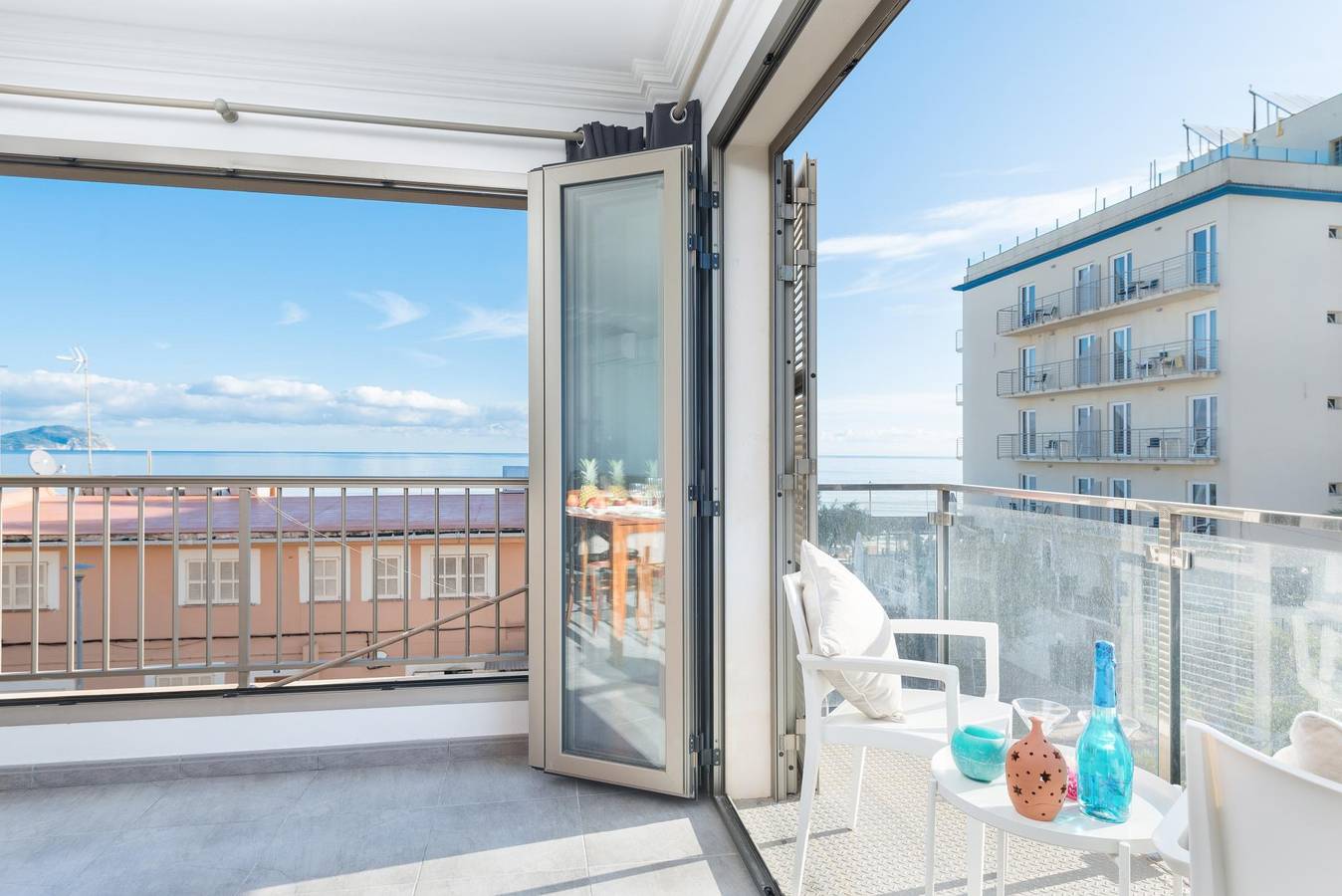 Hel ferieleilighet, Castello Platja - Beautiful apartment with sea views and only 100 metres away from the beach in Can Picafort. Free Wifi in Can Picafort, Santa Margalida