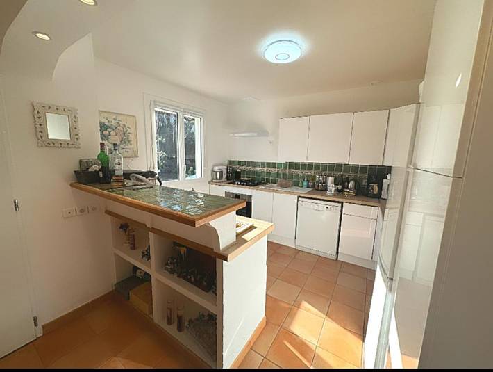 Gîte pour 4 personnes, avec piscine ainsi que terrasse et vue à Les Mayons - 3