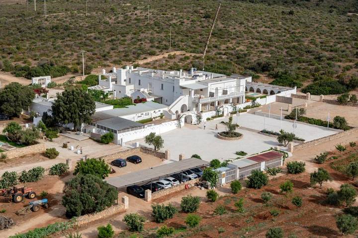 Agriturismo per 3 persone, con piscina e panorama nonché giardino a Manduria