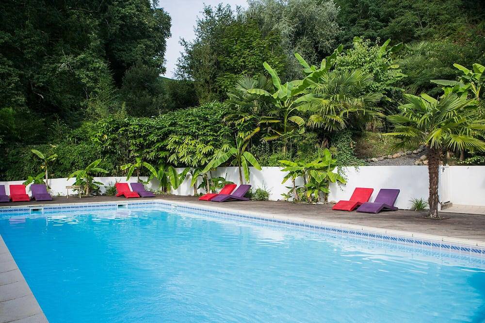 Apartamento entero, Precioso apartamento típico vasco en residencia con piscina in La Bastide-Clairence, Region de Bayona