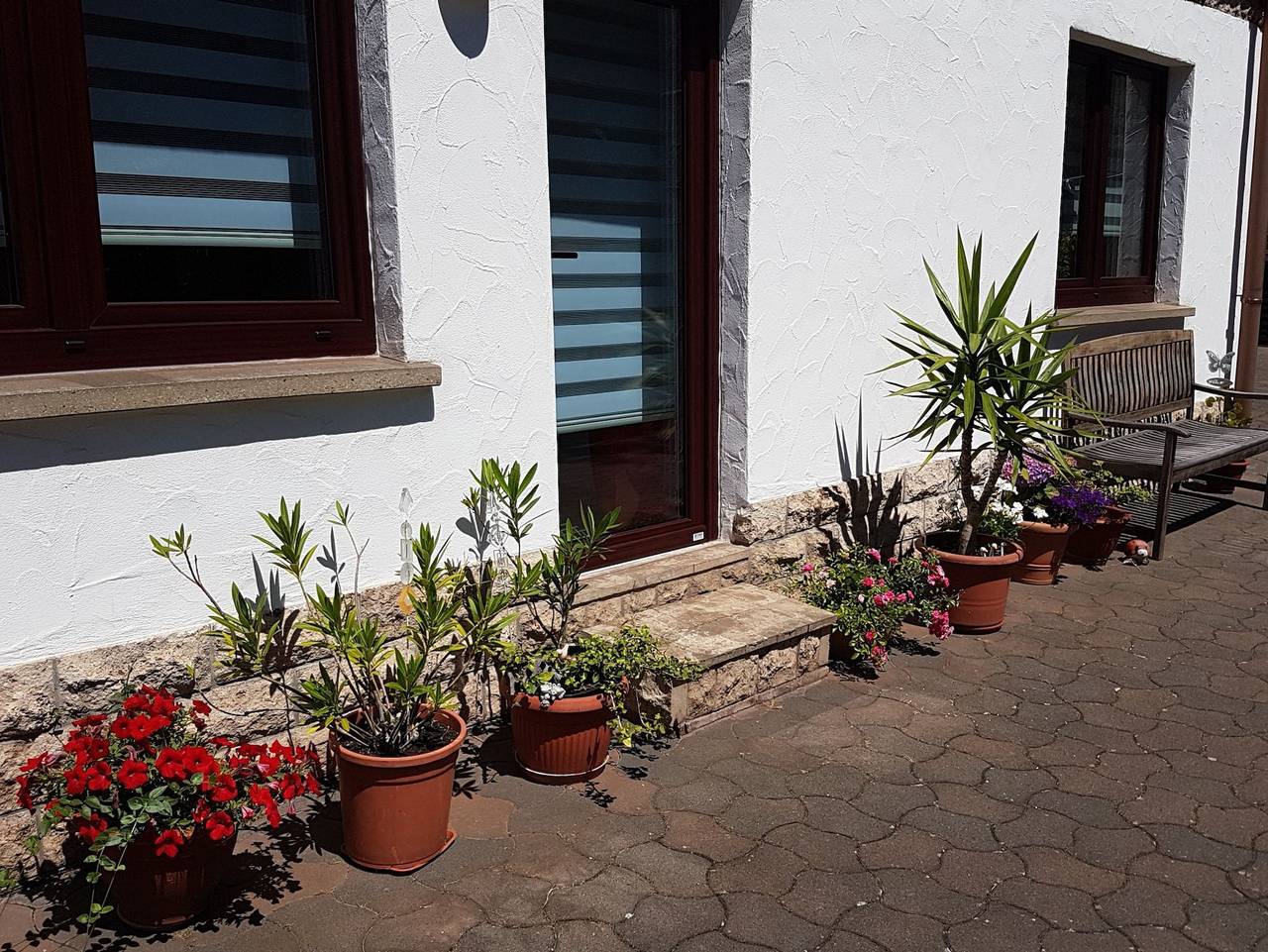 Ganze Ferienwohnung, Ferienwohnung am Rennsteig bei Eisenach - Fw mit Wohnzimmer, Schlafzimmer mit Boxspringbett und Dusche/Wc, E-Ladestation in Wartburg, Wolfsburg-Unkeroda