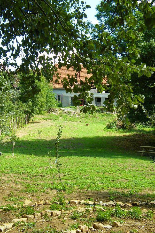 Chambre d’hôte pour 2 personnes, avec vue et piscine ainsi que jardin et terrasse, animaux acceptés