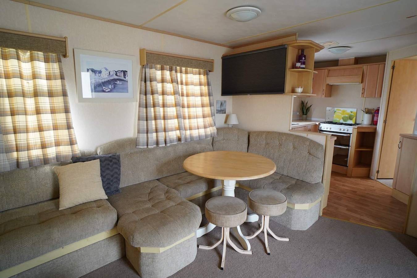 Pets go free family 3 Bed Caravan with Decking in Heacham, Norfolk Coast
