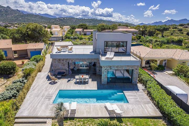 Villa pour 8 personnes, avec Balcon ainsi que Terrasse et Jardin à Lumio