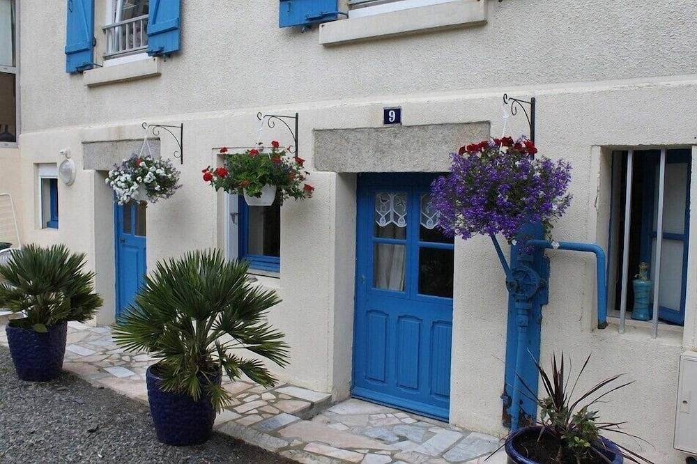 Appartement entier, A 20 mètres de la plage les pieds dans l'eau. appartement dans maison de pecheur in Binic, Côte de Goëlo
