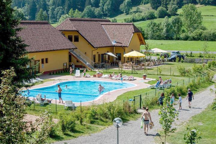 Camping für 5 Personen, mit Pool und Kinderpool sowie Sauna und Terrasse in der Steiermark