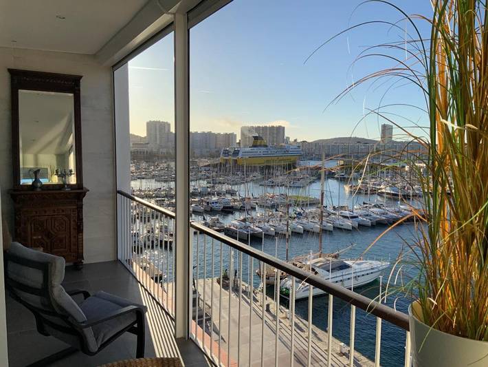 Gîte pour 4 personnes, avec vue et terrasse dans Port De Toulon