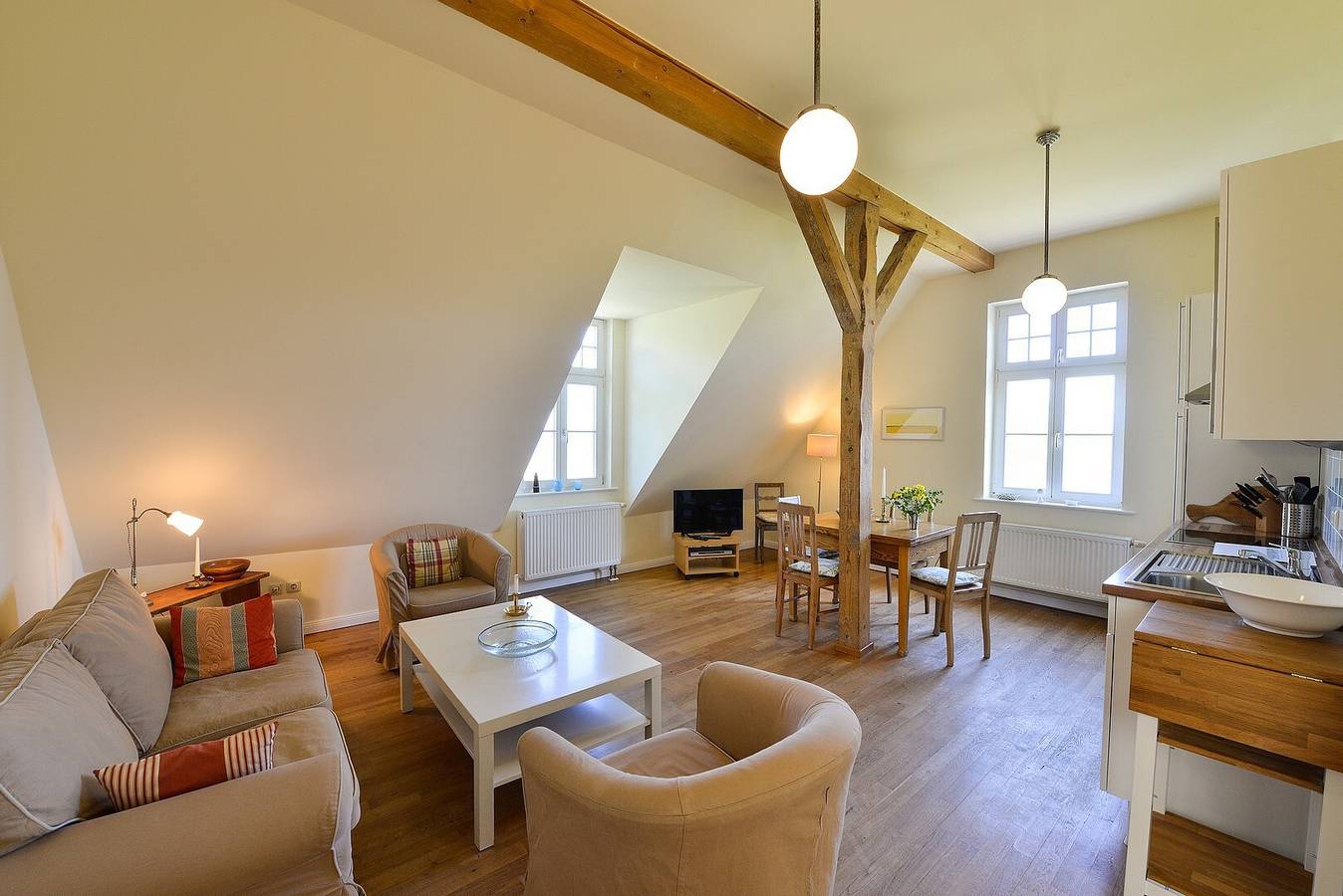 Ganze Wohnung, Ferienwohnung "Gut Grubnow Rügen - 5" mit Seeblick, Gemeinschaftsgarten und Wlan in Neuenkirchen (Rügen), Rügen