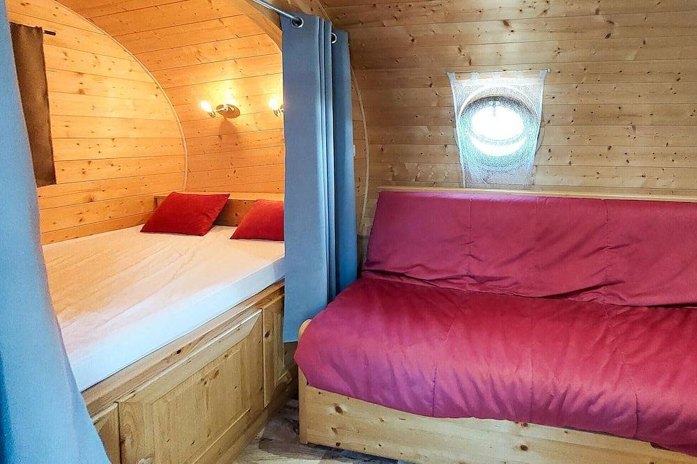 Nice (sta)caravan in Pouilly-Sous-Charlieu in Pouilly-sous-Charlieu, Région de Roanne