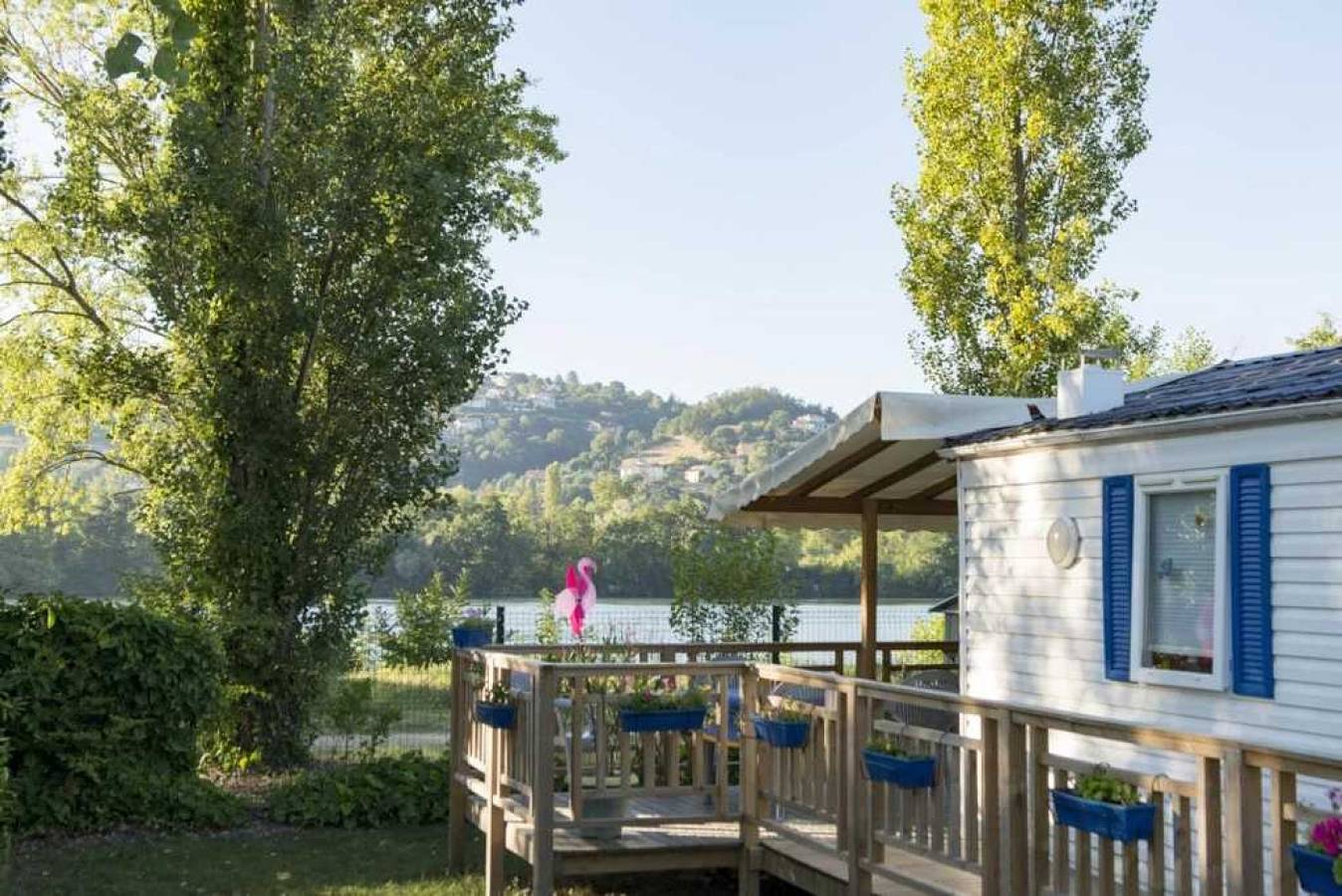 Zecamping 3 étoiles piscine dog friendly locatif 28m2 6 pers in Condrieu, Lyon region