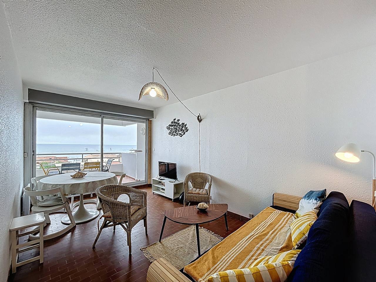 Entire apartment, 1Br in Carnon - Sleeps 4 - Near Beach and Shops - Tv, Washing Machine, Dishwasher, Parking in Mauguio, Côte d'Améthyste