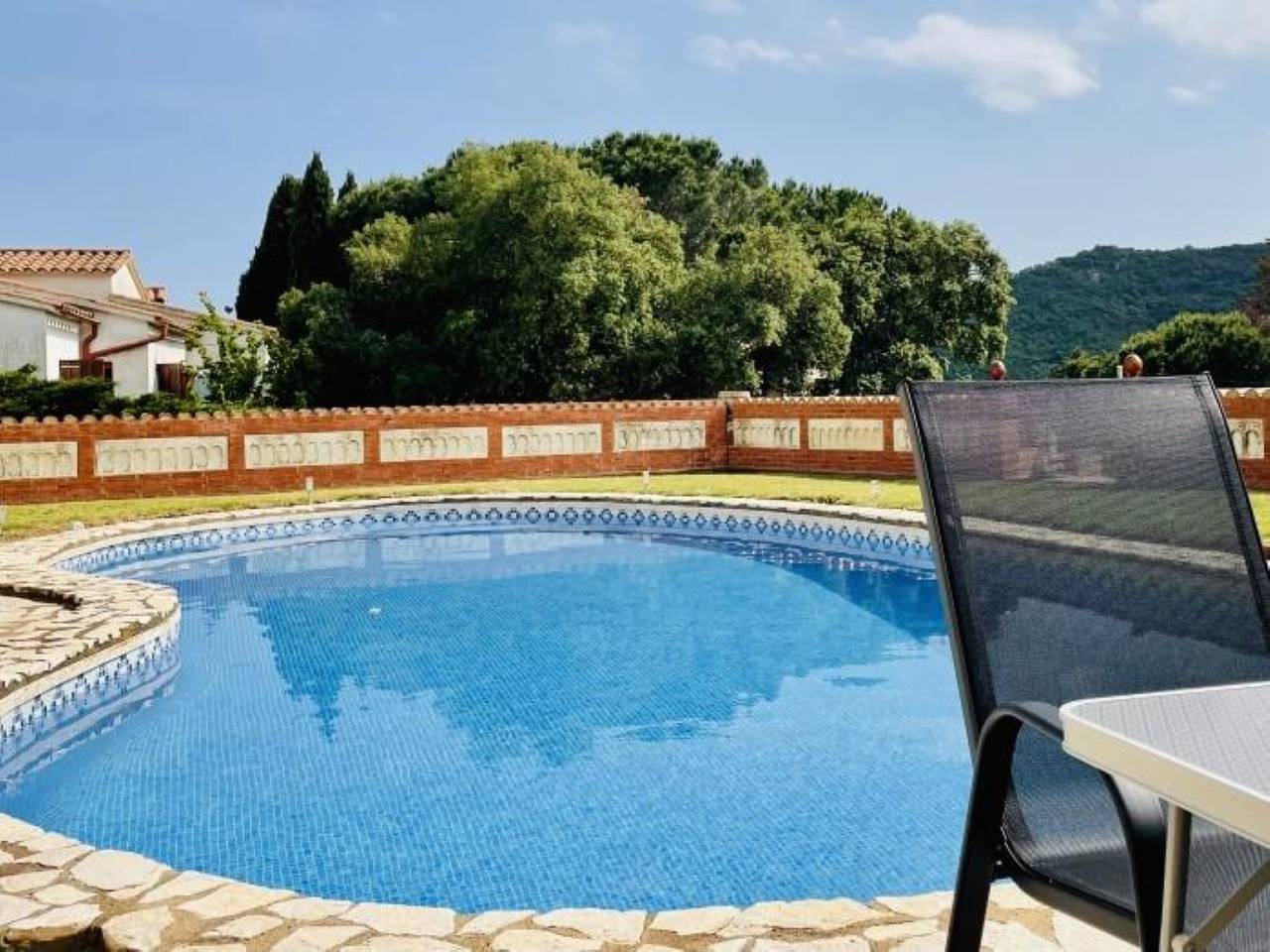 Villa 'Girasol' with Private Pool, Private Terrace and Wi-Fi in Mas Pere, Calonge