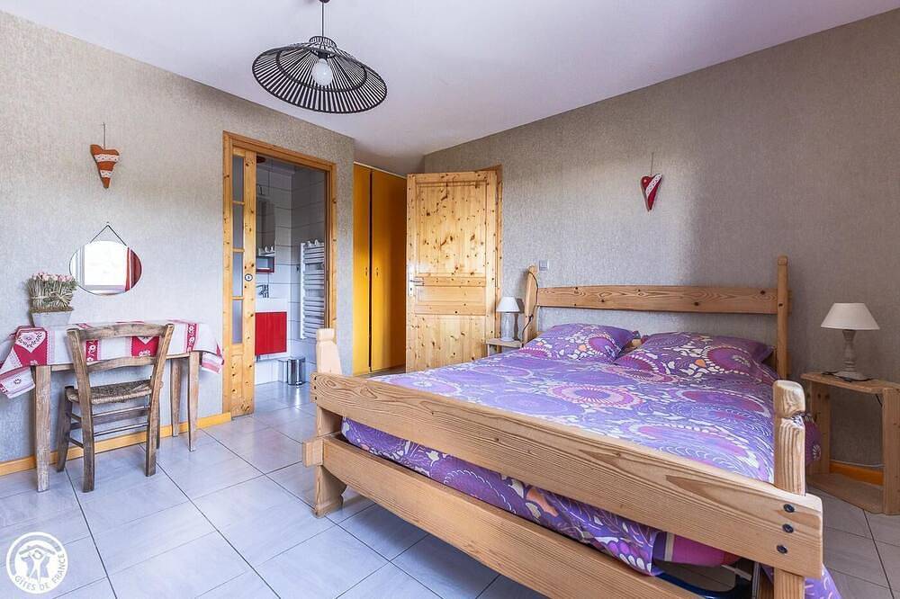 Solignat Vacation Rental - Le Vernet Sainte Marguerite in Le Vernet-Sainte-Marguerite, Regionaler Naturpark Volcans d'Auvergne