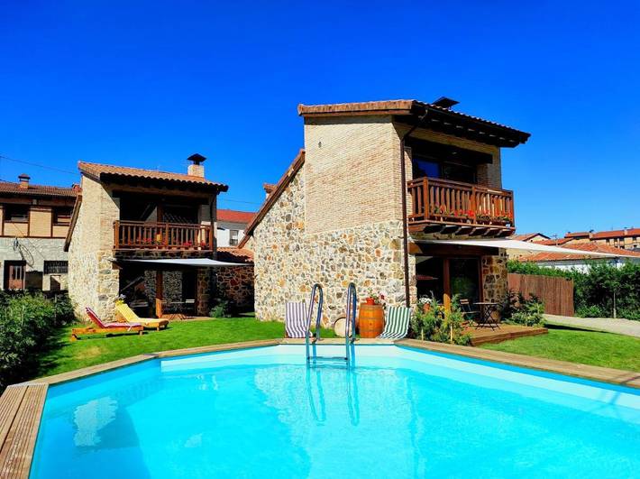Location de vacances pour 3 personnes, avec Balcon et Jacuzzi ainsi que Terrasse et Jardin à Casarejos