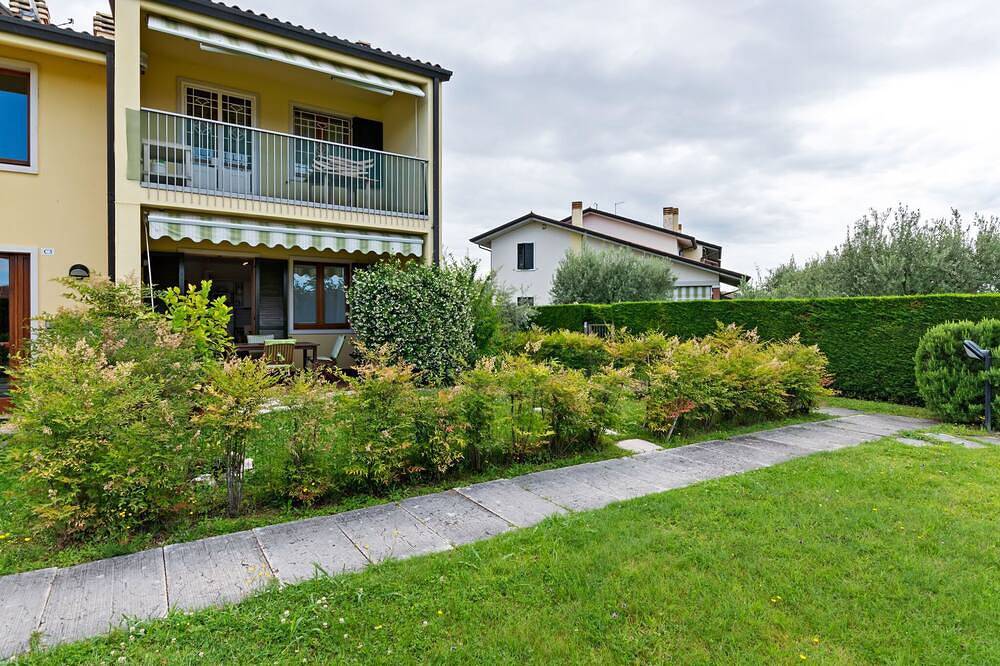Appartamento a Lazise con Vista Lago e Piscina in Lazise, Prealpi Gardesane