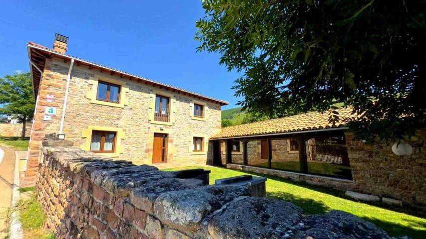 Casa rural para 12 personas, con jardín y vistas en Hermandad de Campoo de Suso