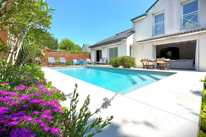 Chalet para 8 personas, con jardín además de terraza y piscina - 1