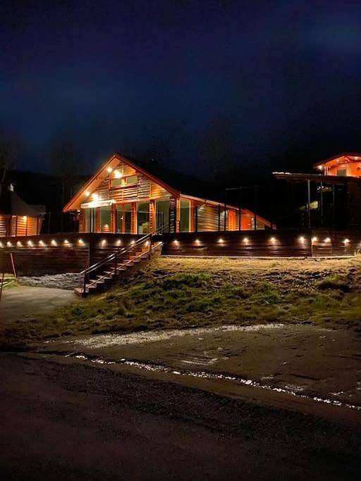 Ferienhaus für 8 Personen, mit Balkon und Whirlpool sowie Terrasse und Ausblick in Senja