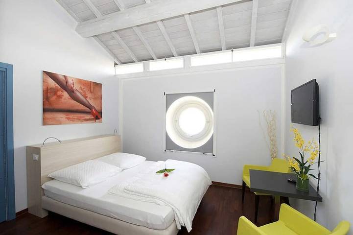 Ganze Wohnung, Dünenresidenz Regina-Elena, privater Strandzugang, Meerblick - Ferienwohnung mit in Pisa, Italienische Riviera