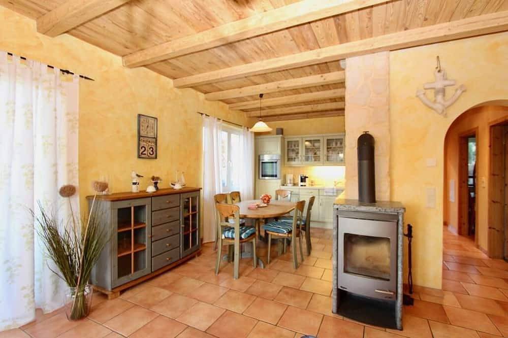 Ferienhaus im Ostseebad Göhren mit Kamin,  Hunde sind willkommen in Göhren, Rügen