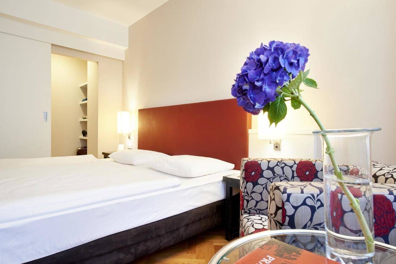 Three-Bedroom Penthouse Apartment with Terrace and City View in Wien Innenstadt, Wien
