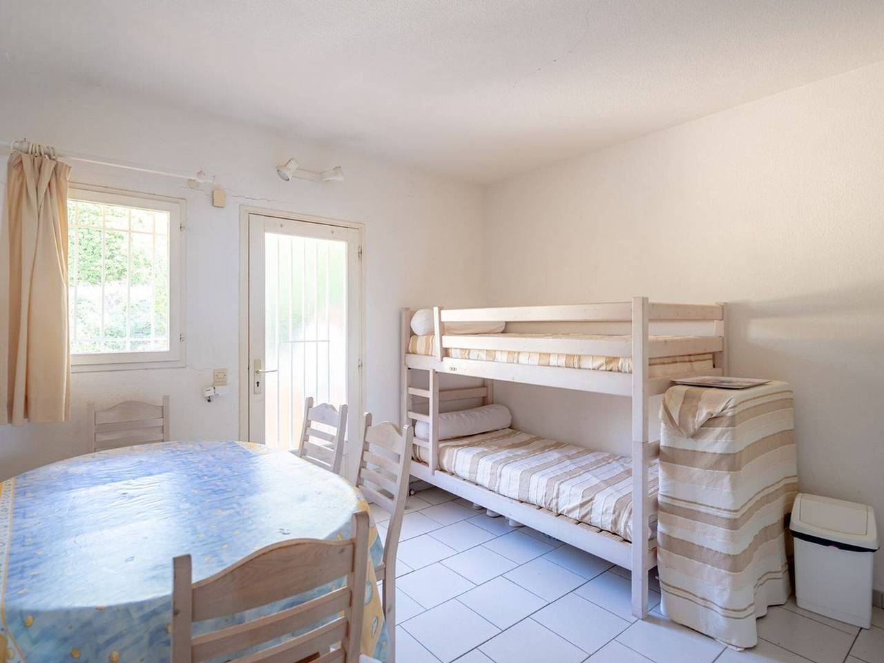 Appartement entier, Appartement chaleureux avec terrasse et parking au Lavandou in Plage d'Aiguebelle, Le Lavandou