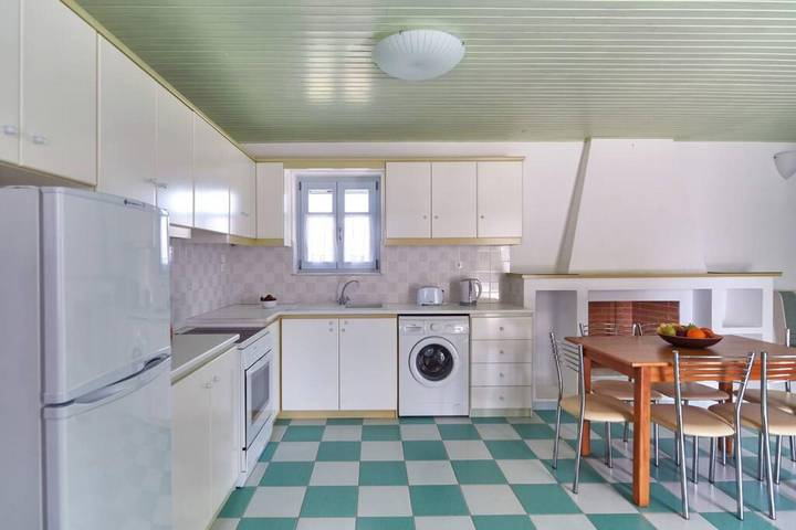 Location de vacances pour 6 personnes, avec terrasse et jardin, adapté aux familles dans Paros - 4