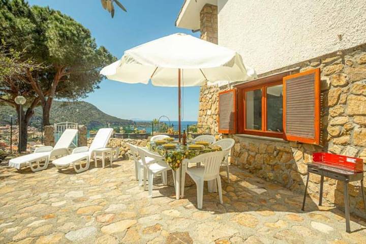 Ferienwohnung für 4 Personen, mit Terrasse und Ausblick sowie Garten, mit Haustier auf Isola del Giglio