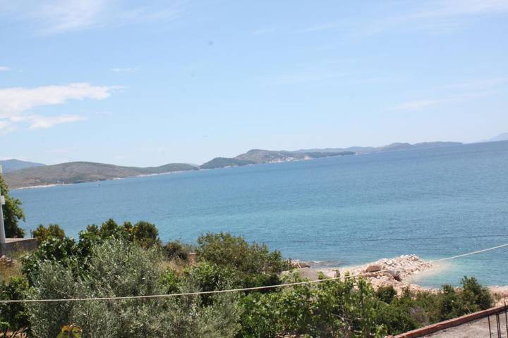 B&b per 4 persone, con Balcone e Terrazza nonché Giardino e Panorama a Saranda