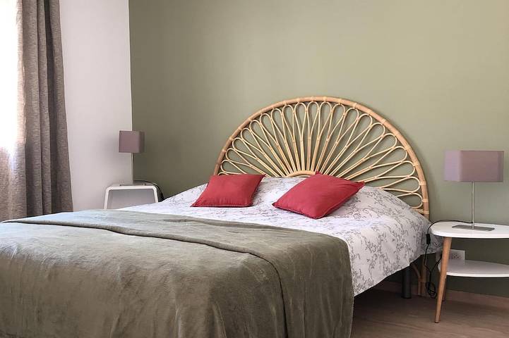 Villa confortable en una zona tranquila, cerca del pueblo, tiendas y restaurantes. in Lauris, Parque natural regional del Luberon