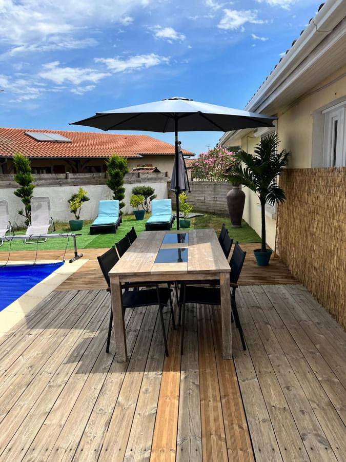 Location de vacances pour 6 personnes, avec terrasse ainsi que vue et piscine à Pontonx-sur-l'Adour - 4