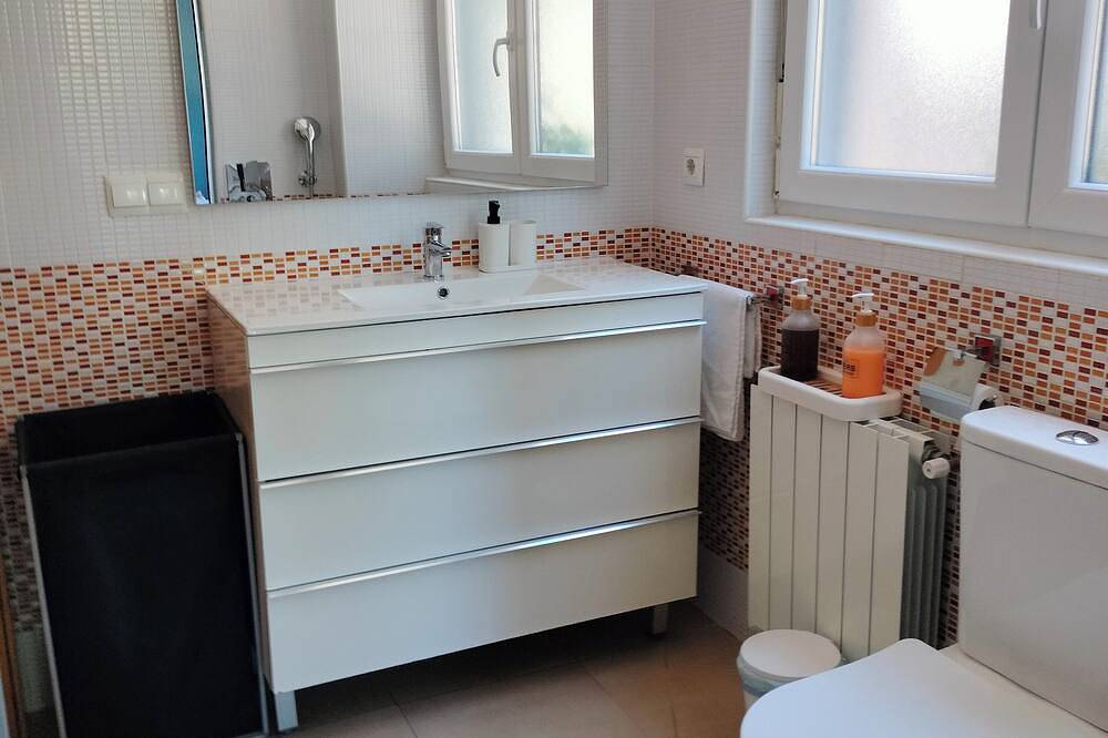 Casa De Invitados De Jacky & Fredy in El Astillero, Costa de Cantabria