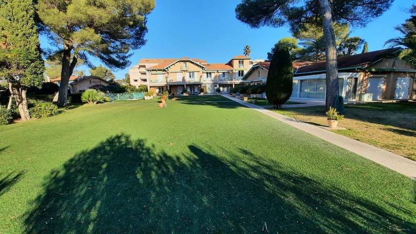 Gîte pour 5 personnes, avec vue ainsi que piscine et jardin, animaux acceptés dans Plage du Val Fleuri - 3