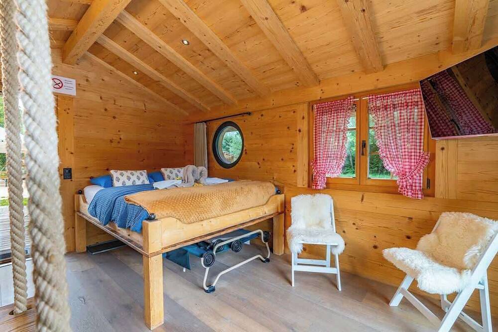 Tiny Wasserhaus auf dem See mit Camping Wc in Zweisimmen, Frutigen - Lenk - Adelboden