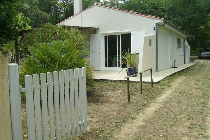 Maison de vacances pour 6 personnes, avec terrasse et jardin à Rivedoux-Plage