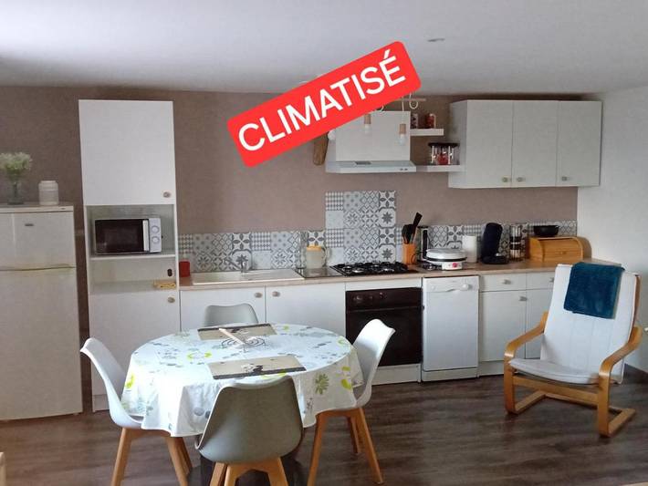 Gîte pour 5 personnes, avec Terrasse ainsi que Jardin et Vue dans Le Vieil Dampierre