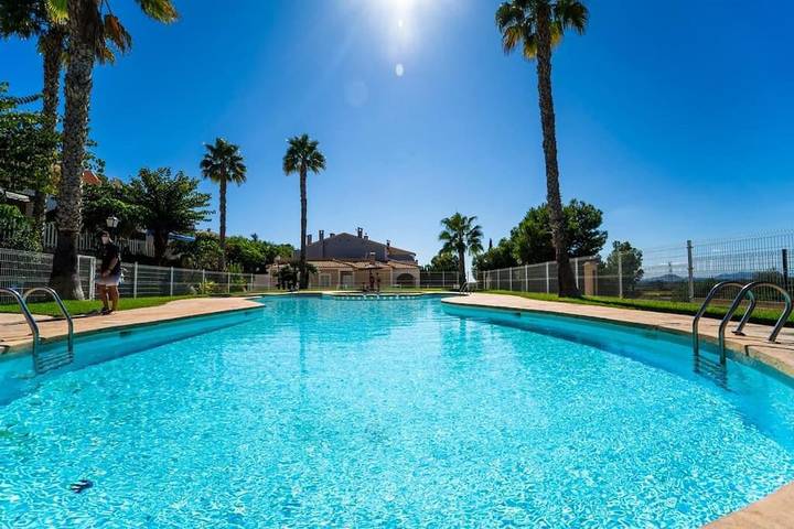 Casa de vacaciones para 5 personas, con Balcón y Terraza además de Jardín y Piscina en Bonalba