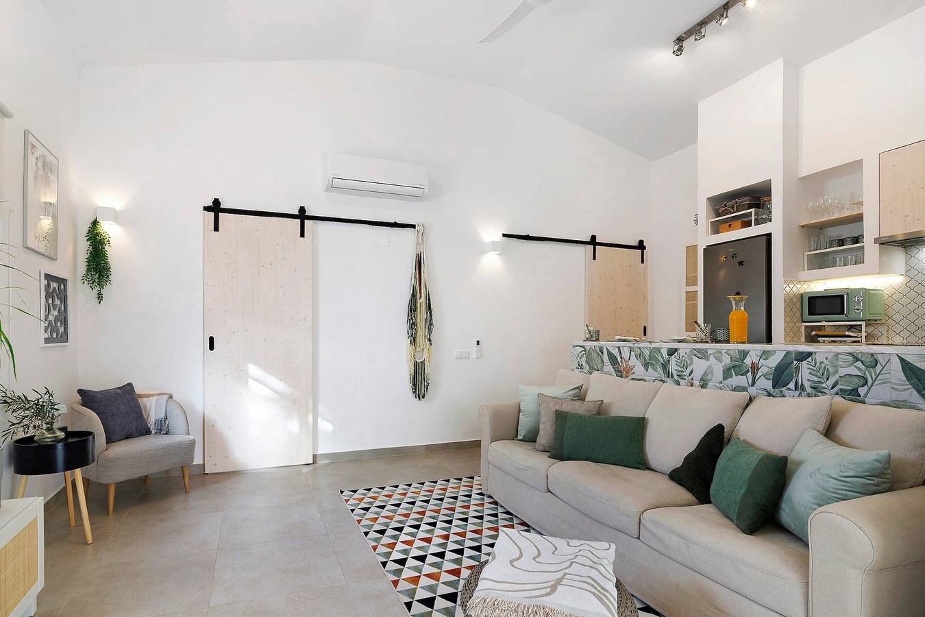 Maison de vacances 'Casa A'Venda' avec vue sur la montagne, Wi-Fi et climatisation in Moncarapacho, Parque Natural da Ria Formosa