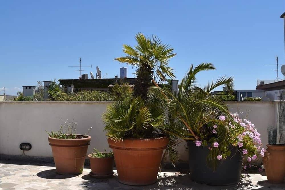 Ganze Wohnung, Penthouse mit Panoramaterrasse in Ostia in Ostia, Rom
