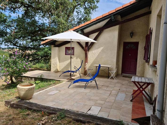 Location de vacances pour 5 personnes, avec jardin et vue ainsi que piscine et terrasse à Castelnau-Picampeau