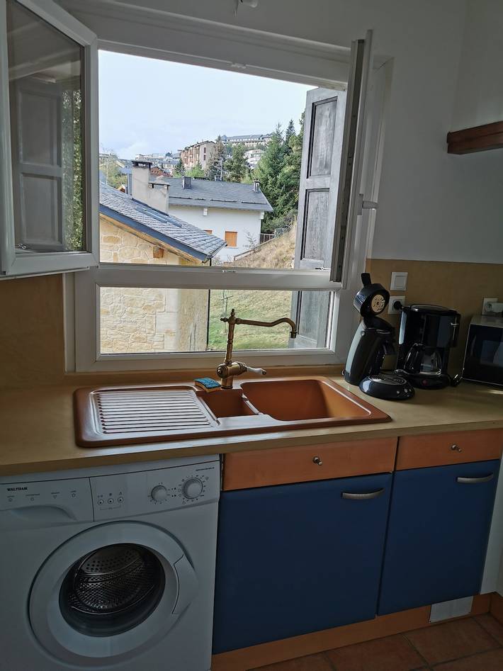 Apartamento entero, Apartamento vacacional "Foun Vive" con balcón y vistas a la montaña in Font-Romeu-Odeillo-Via, Parque Natural Regional de los Pirineos Catalanes
