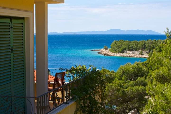 Villa för 10 Personer, med trädgård i Brac