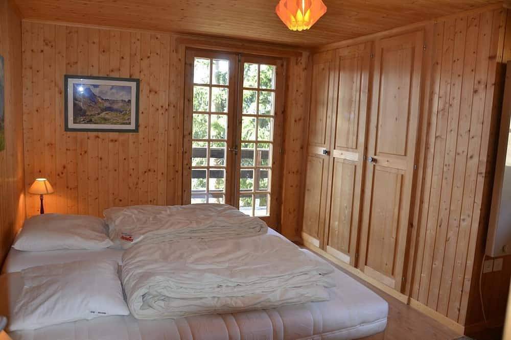 Aussen : Wohnung im Erdgeschoss und im 1. Stock eines Chalets, für 8 Personen, Zugang von der \"route in Saint Luc, Anniviers