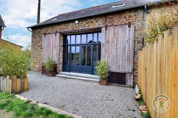 Location de vacances pour 4 personnes, avec vue ainsi que jardin et terrasse à Hédé-Bazouges