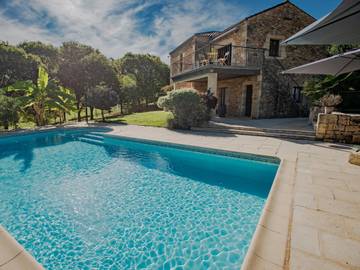 Gîte pour 8 personnes, avec jardin ainsi que piscine et terrasse, animaux acceptés à Mazeyrolles