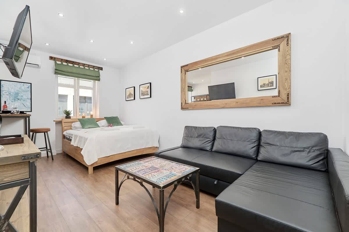 Estudio entero, Rzeznicza 10 | A/C Studio | Market Square in Breslavia, Lower Silesia