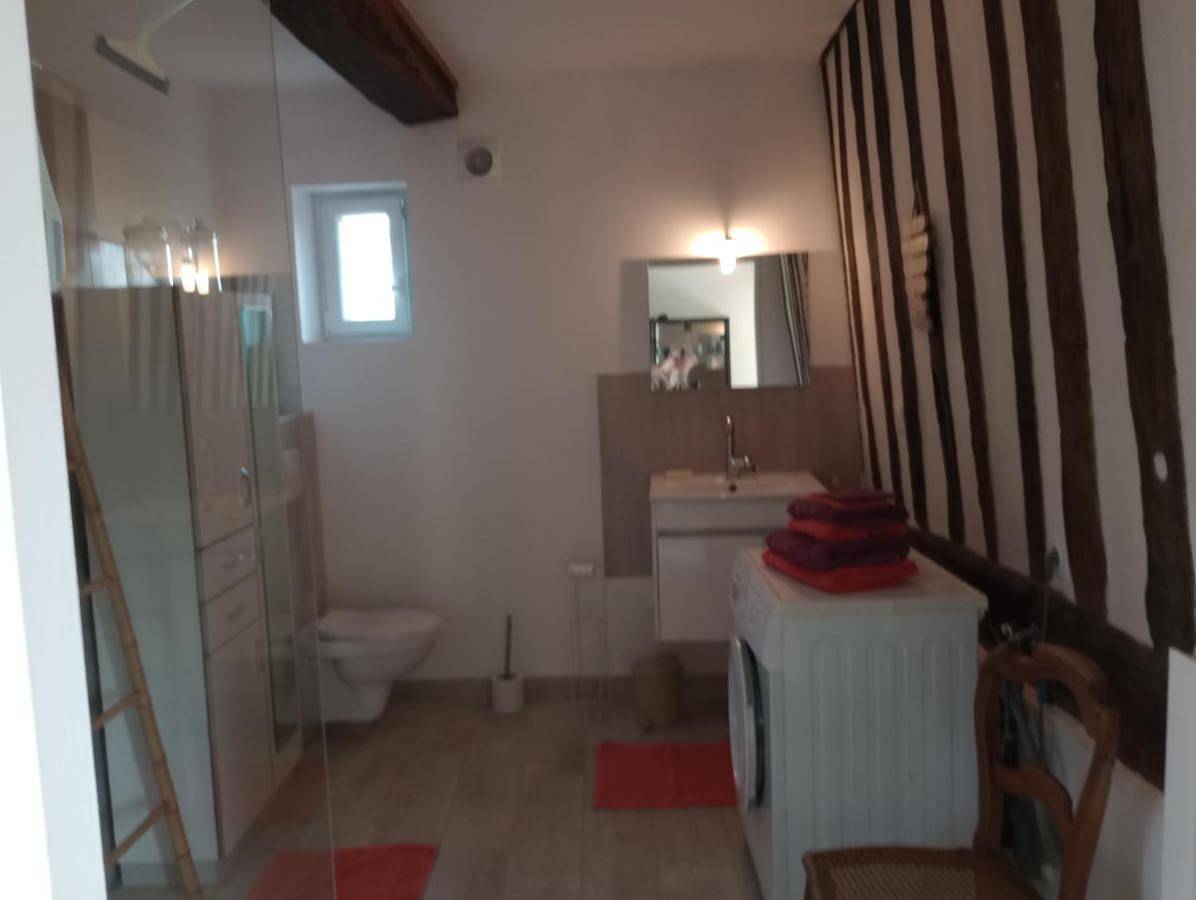 Appartement entier, One-Bedroom Apartment in Cormeilles, Région de Bernay